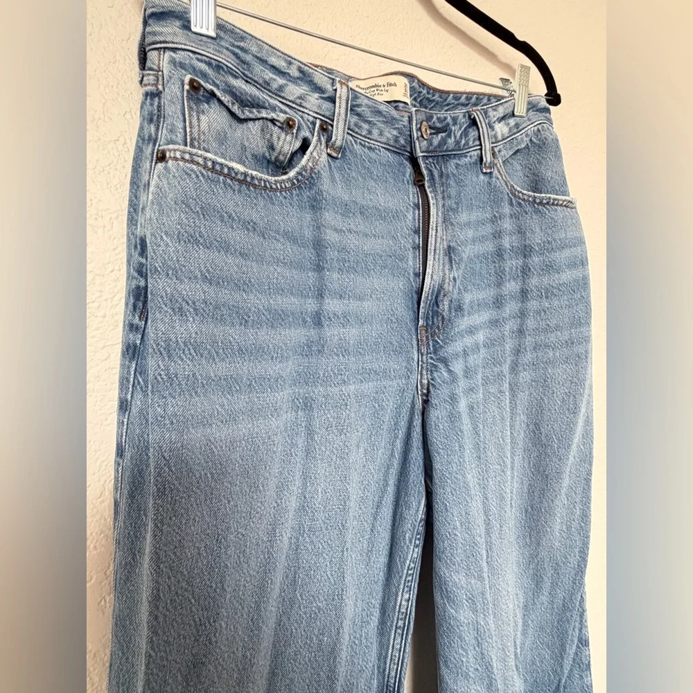 Abercrombie & Fitch Curve Love High Rise Crop Wide Leg Jeans | Size 10 - Picture 5 of 7